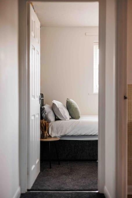 2 Bedroom House-driveway - Hospital - Long Discounts - Lima Ltd *