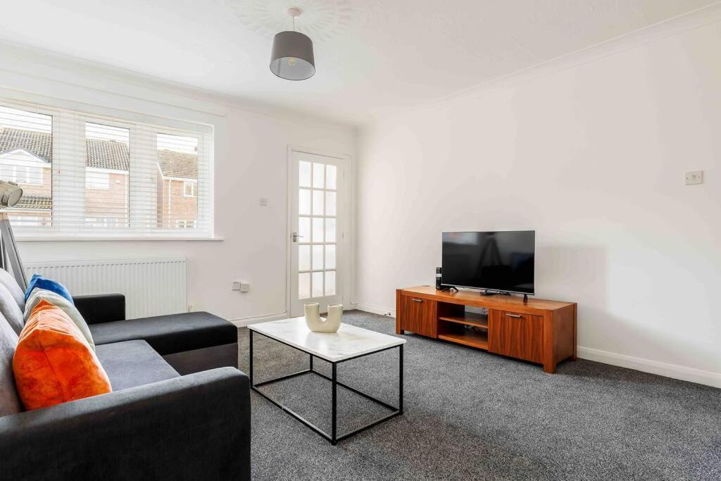 2 Bedroom House-driveway - Hospital - Long Discounts - Lima Ltd Apartment *