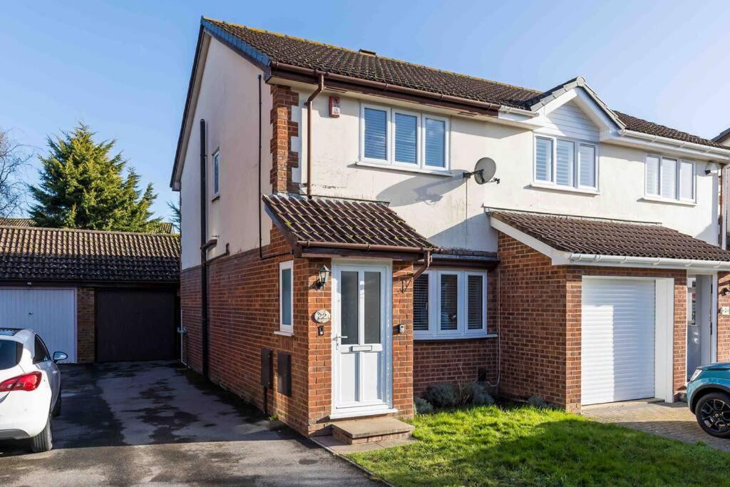 Apartment 2 Bedroom House-driveway - Hospital - Long Discounts - Lima Ltd Bournemouth