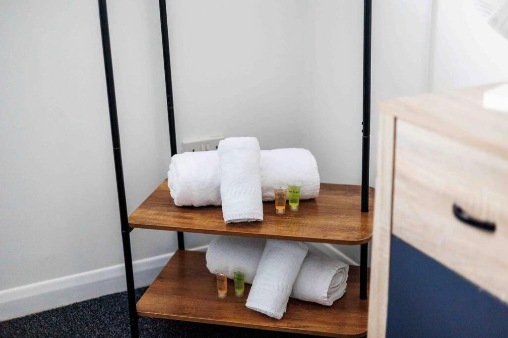 2 Bedroom House-driveway - Hospital - Long Discounts - Lima Ltd Apartment Bournemouth