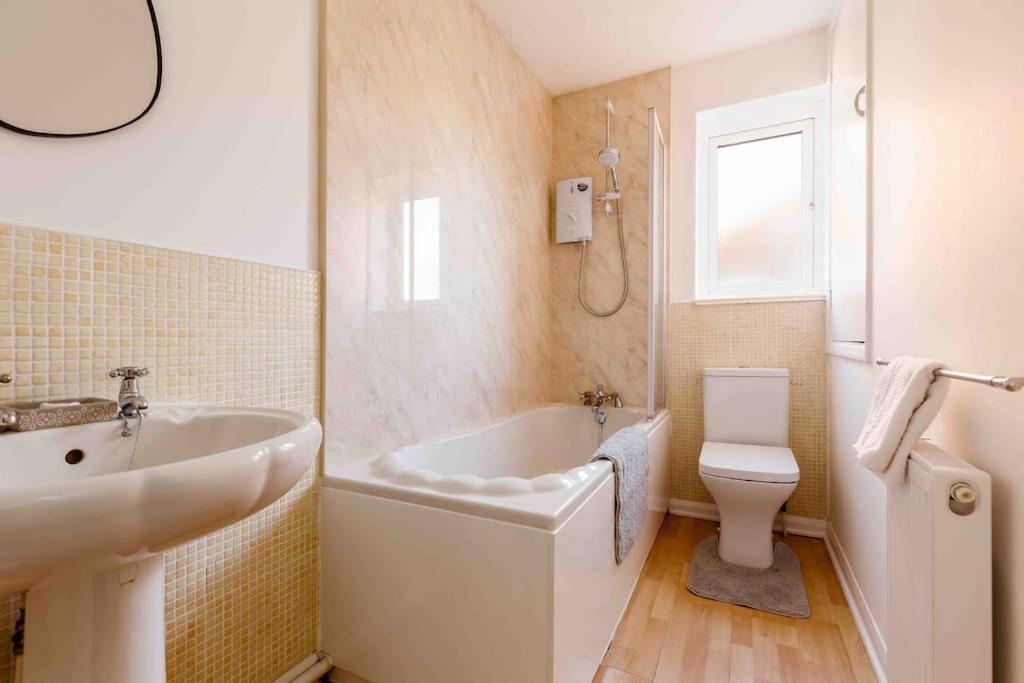 Apartment 2 Bedroom House-driveway - Hospital - Long Discounts - Lima Ltd Bournemouth