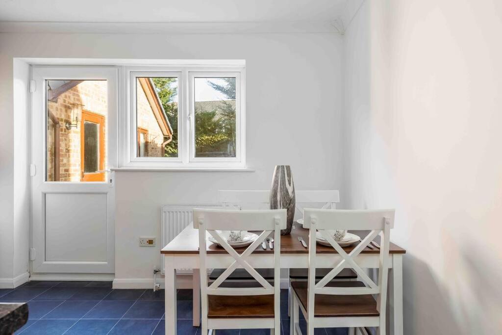 2 Bedroom House-driveway - Hospital - Long Discounts - Lima Ltd * Bournemouth
