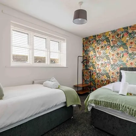 2 Bedroom House-Driveway - Bournemouth Hospital - Long Stay Discounts - Lima Apartments Ltd Exterior photo