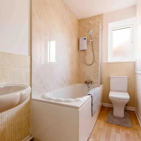 2 Bedroom House-Driveway - Bournemouth Hospital - Long Stay Discounts - Lima Apartments Ltd Exterior photo