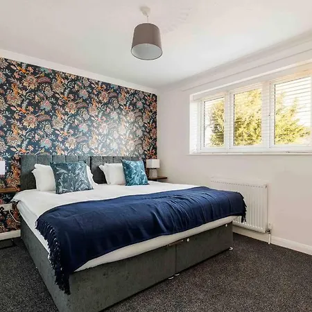 2 Bedroom House-Driveway - Bournemouth Hospital - Long Stay Discounts - Lima Apartments Ltd Exterior photo