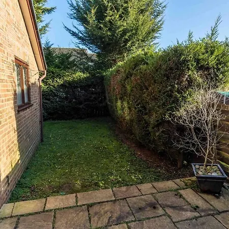 2 Bedroom House-Driveway - Bournemouth Hospital - Long Stay Discounts - Lima Apartments Ltd Exterior photo